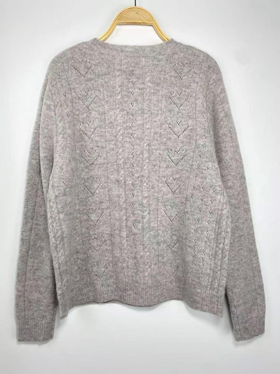 100% Wool Heart & Cable Knit Sweater – Gray – Gray