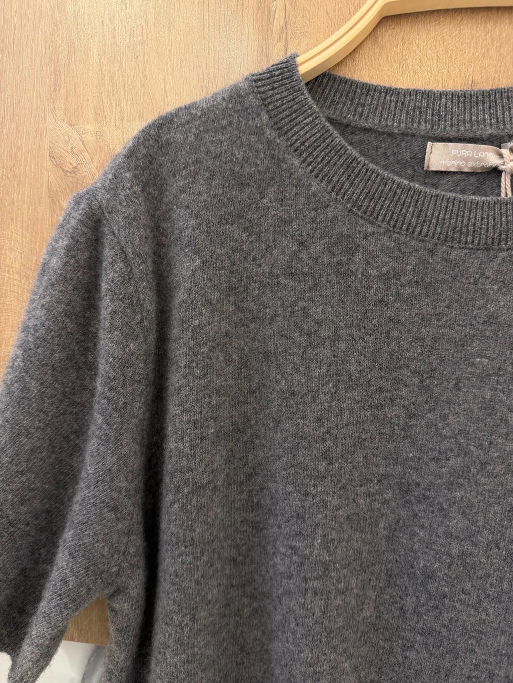 100% Wool Soft Knit Short-Sleeve Sweater – Dark Gray