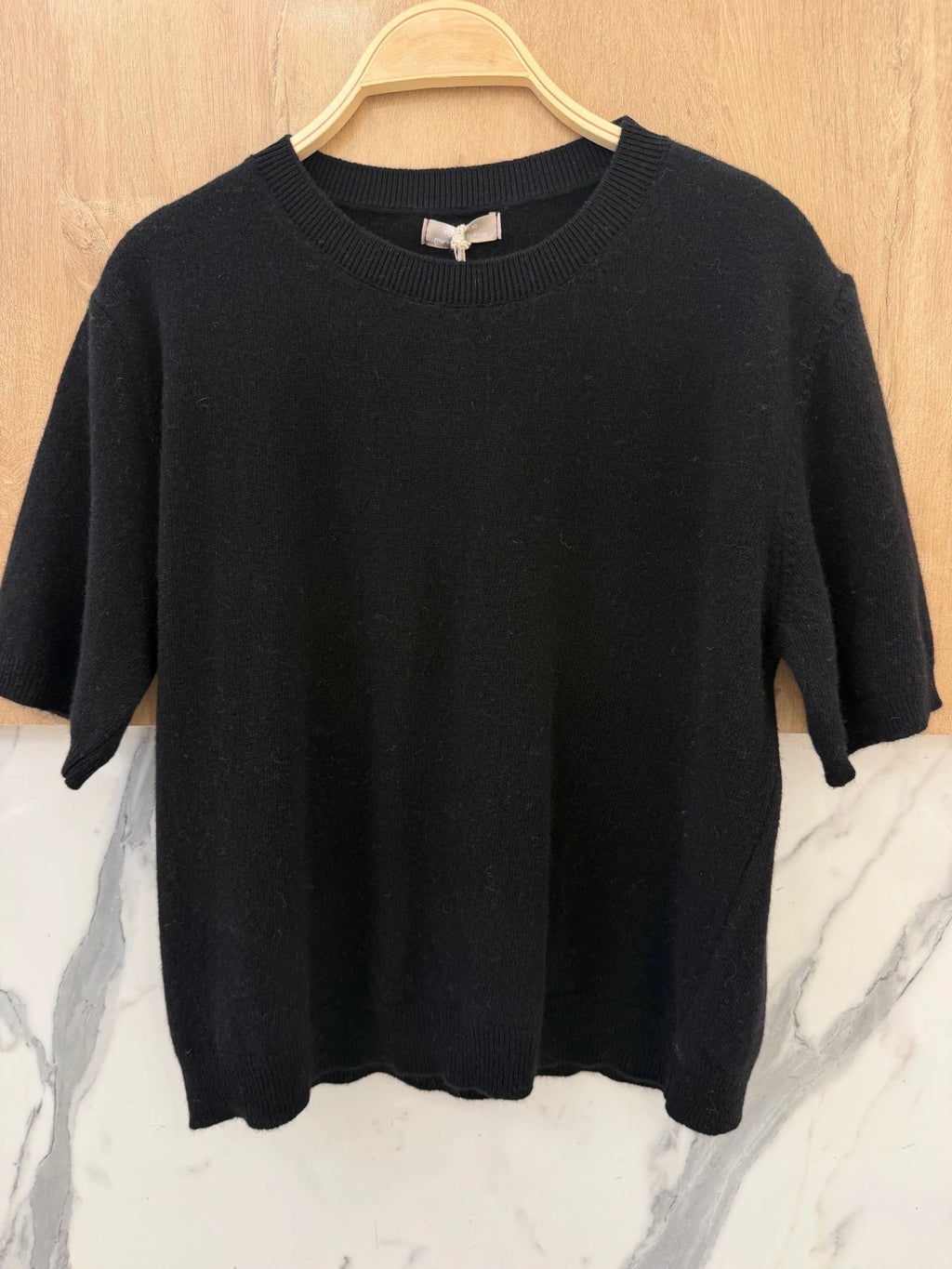 100% Wool Soft Knit Short-Sleeve Sweater – Black