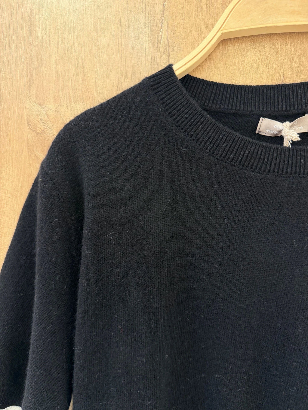 100% Wool Soft Knit Short-Sleeve Sweater – Black