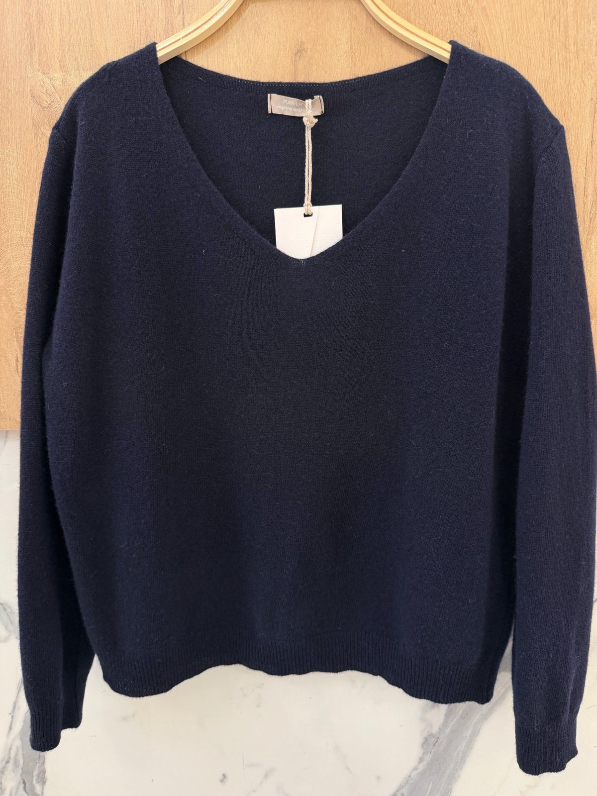 100% Wool V-Neck Sweater – Navy – Navy