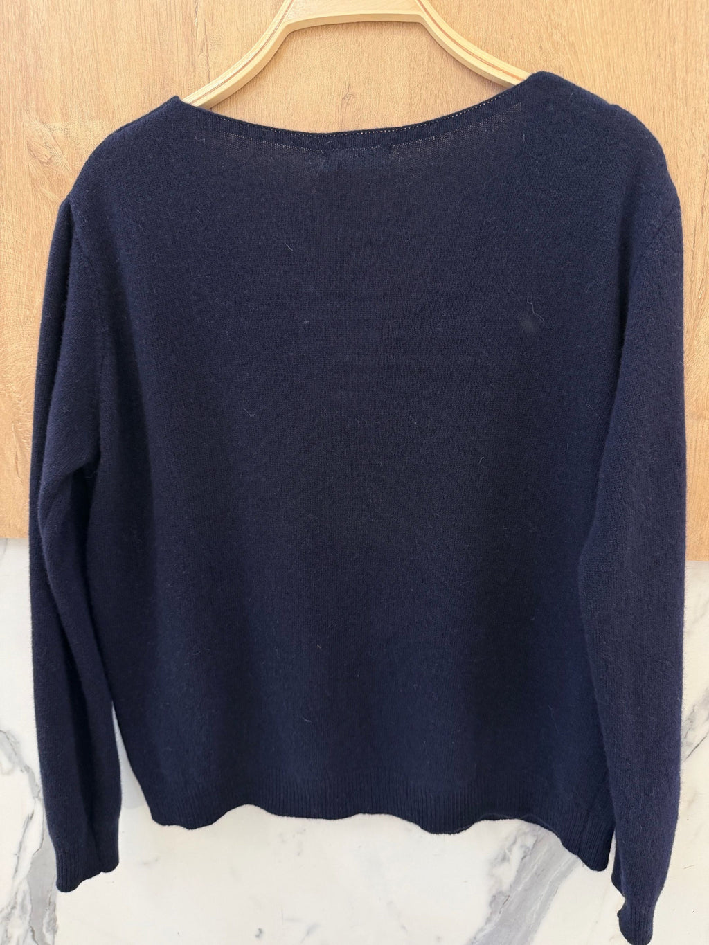 100% Wool V-Neck Sweater – Navy – Navy