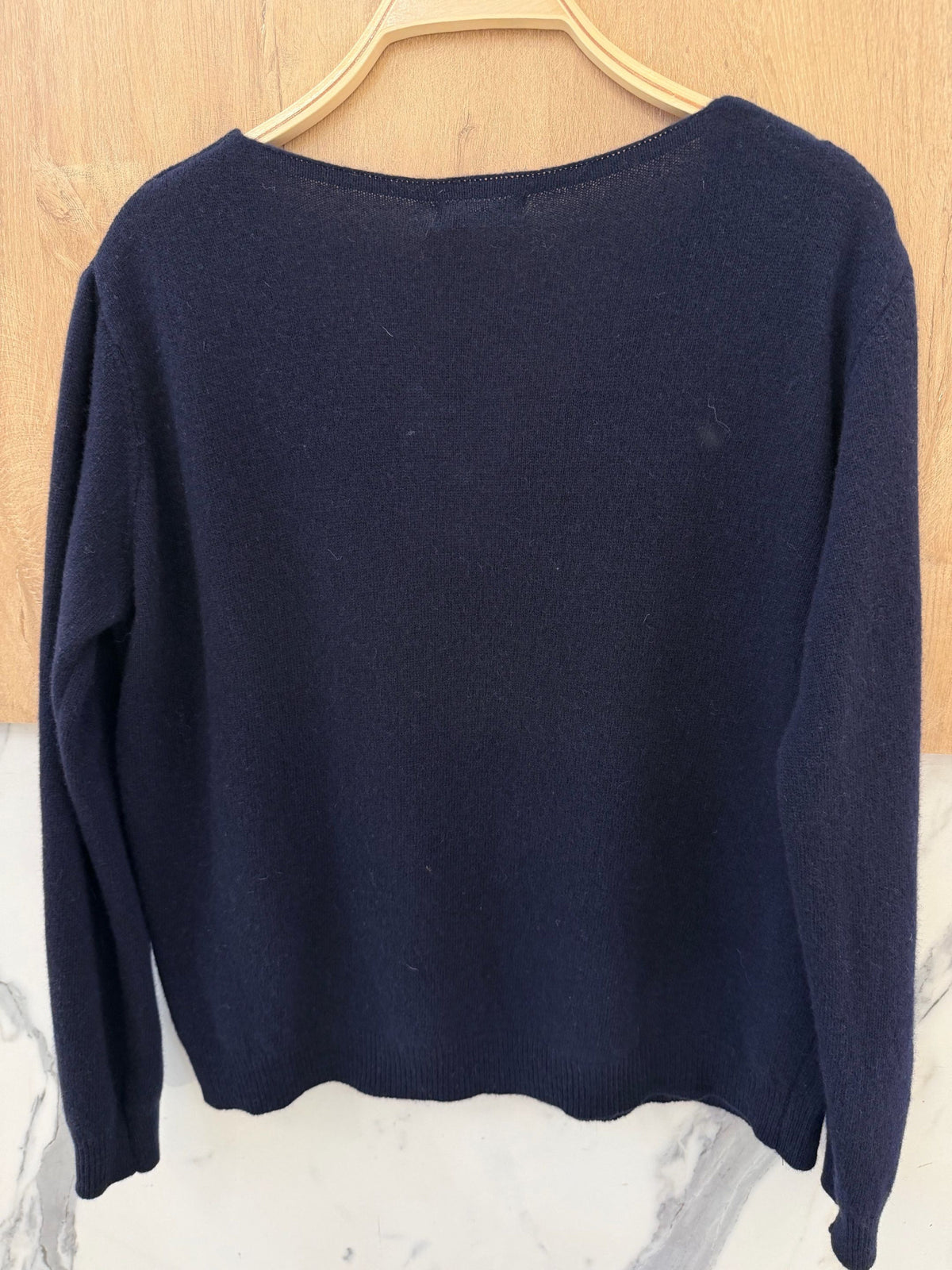 100% Wool V-Neck Sweater – Navy – Navy